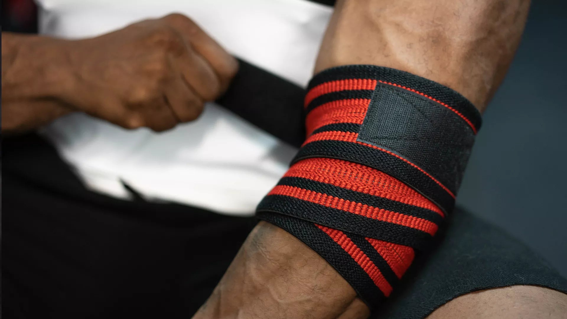elbow-wraps-weightlifting
