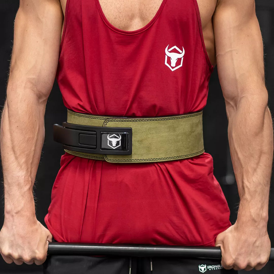 Portez une ceinture de levage pendant vos soulevés de terre